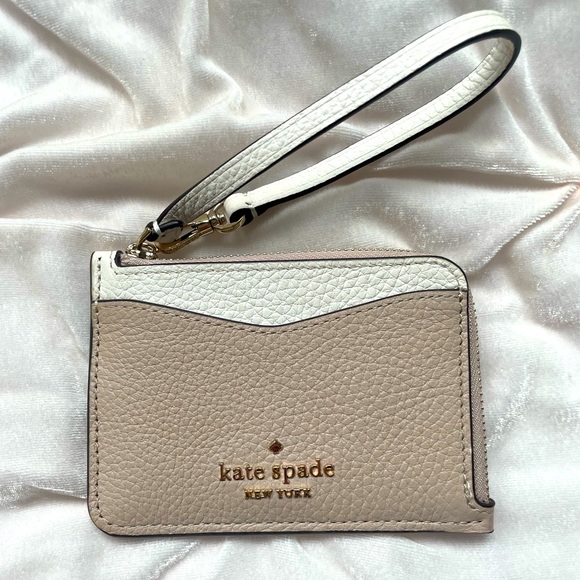 kate spade Handbags - NWT! Kate Spade Wristlet!